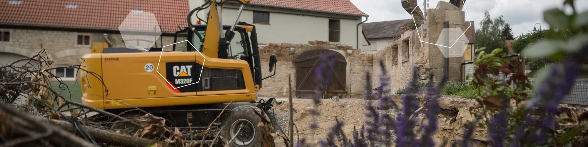 Bagger der Firmengruppe-Haaf bei Abbrucharbeiten