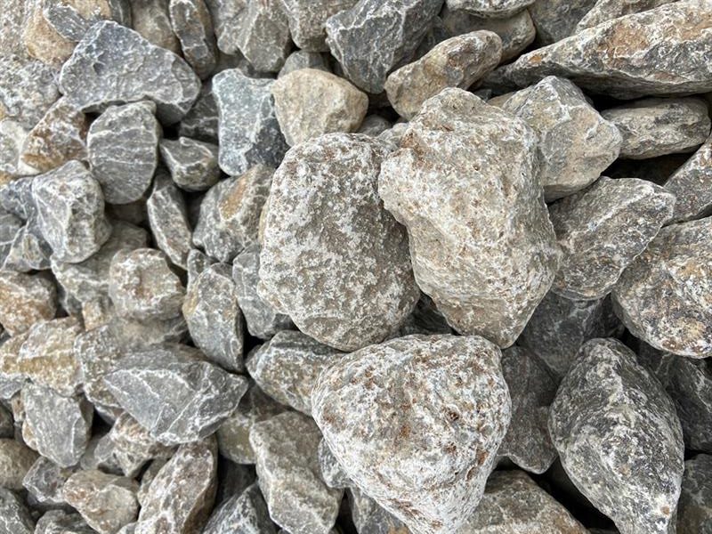 Schroppen haben eine Größe ab 63 Millimetern. © Natursteinzentrum Rhein Main